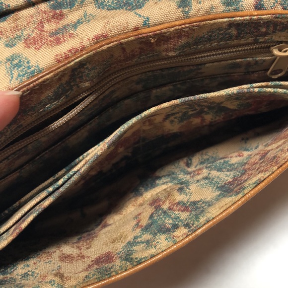 HOBO Tan Purse/Clutch/Wristlet with Chain Strap - Picture 4 of 10